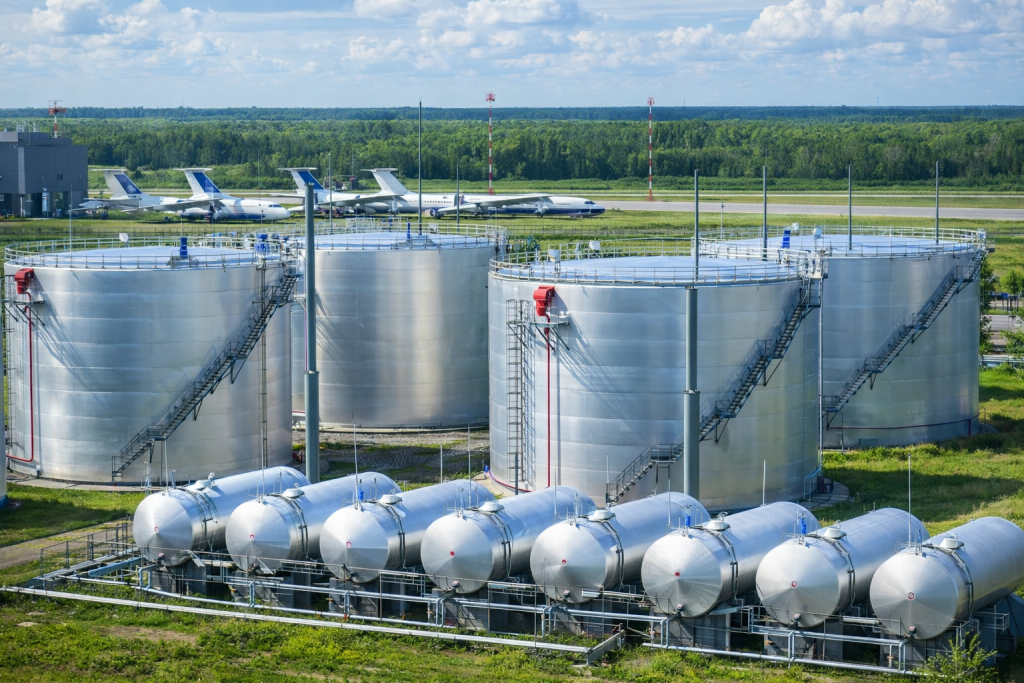 Резервуары с нефтепродуктами.png Резервуары с нефтепродуктами.png